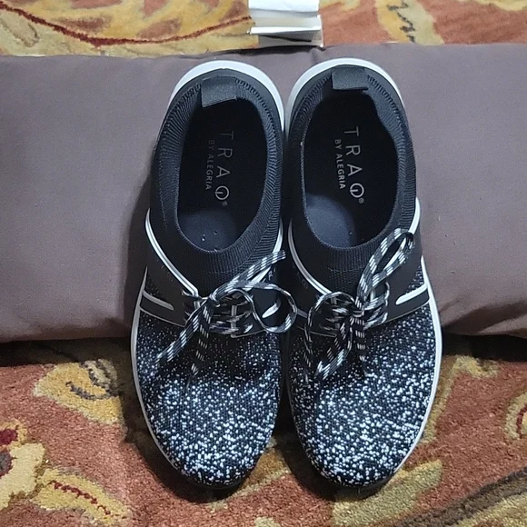 COPY - Traq by alegria QUANTUM walking shoe size 45 new in box Traq by Alegria | Shoes | Sneaq Traq By Alegria Size 45  main image 3